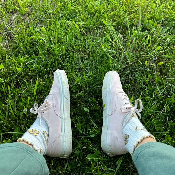 Pretty pink vans sneakers women’s 7.5/mens 6 - Picture 2 of 2